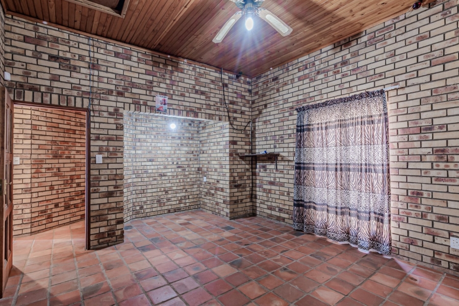 Commercial Property for Sale in Waagfontein North West